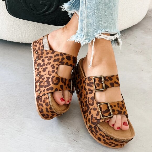 BAMBOO Brown Leopard Platform Sandals - Picture 2 of 9